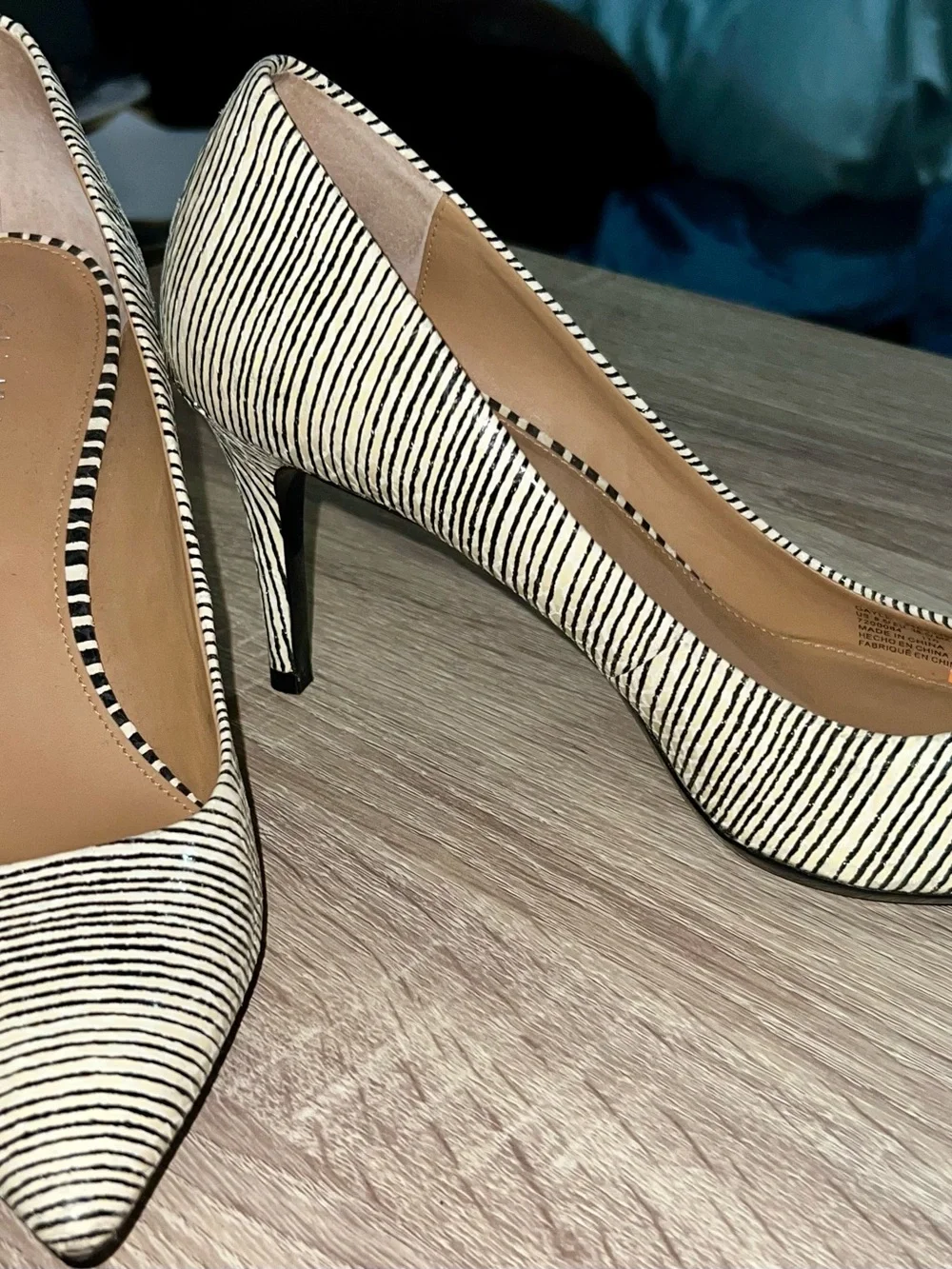 Calvin Klein Gayle Pumps Black White Striped Linear Viper Heels Size 8.5 - Picture 2 of 4